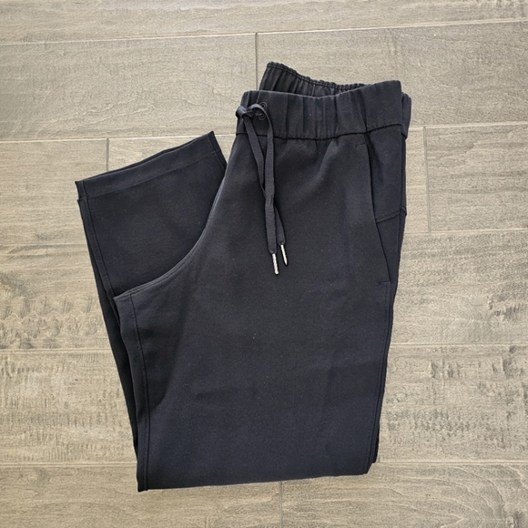 Lululemon Capri On the Fly Crop Pants - Picture 4 of 6